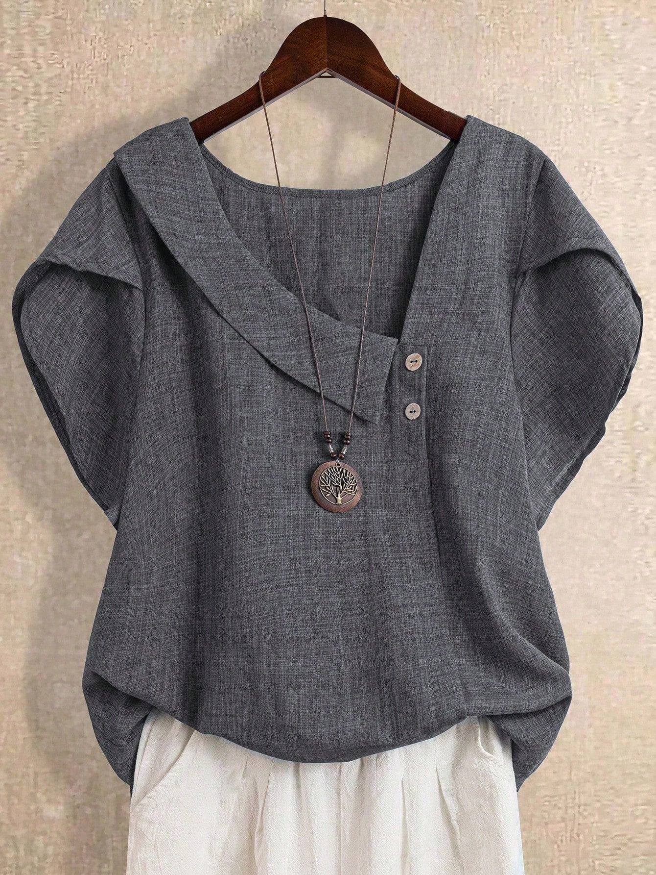 Blusa Manga Curta Plus Size Decote Assimétrico