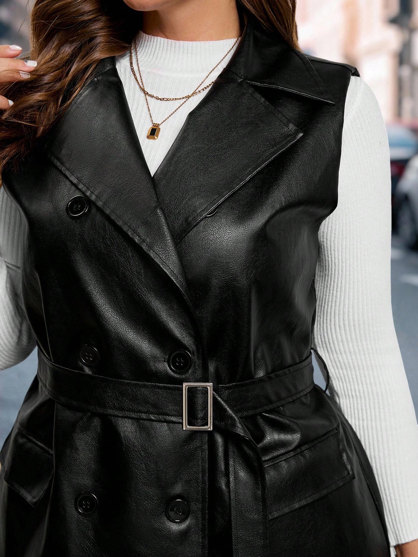Colete de Couro Feminino Plus Size com Cinto