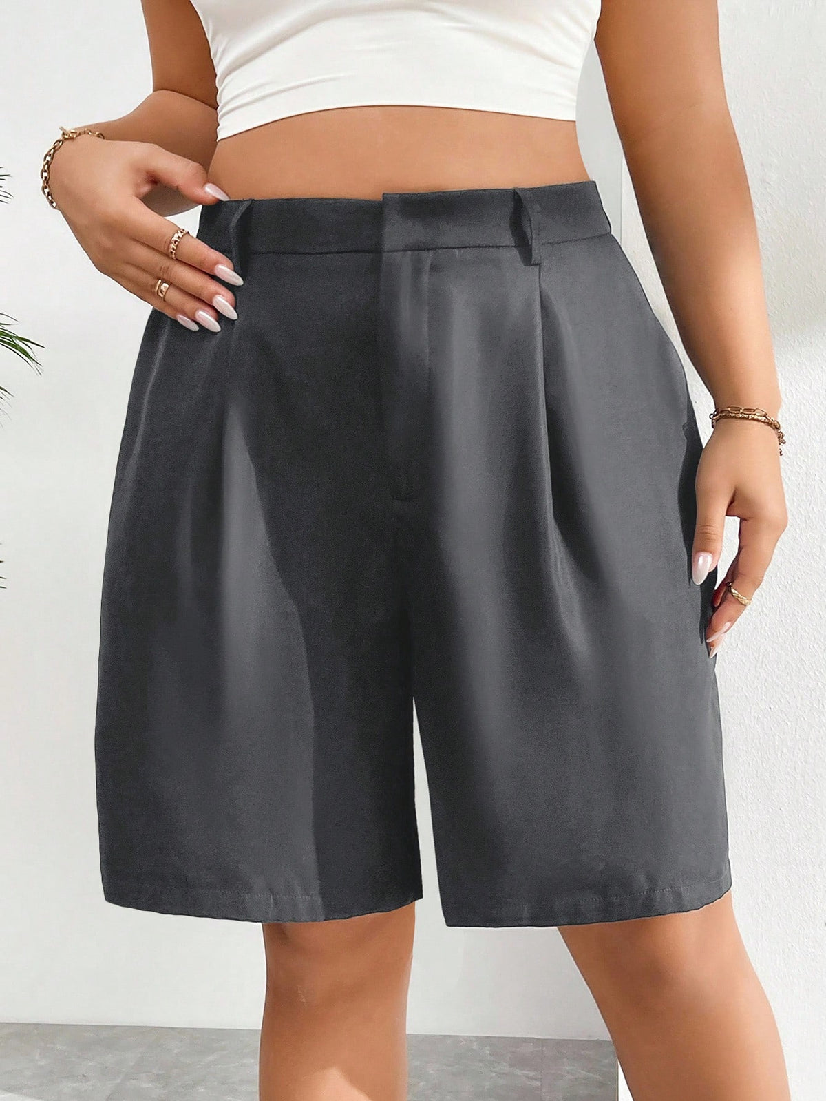 Bermuda Plus Size de Alfaiataria com Cintura Elástica