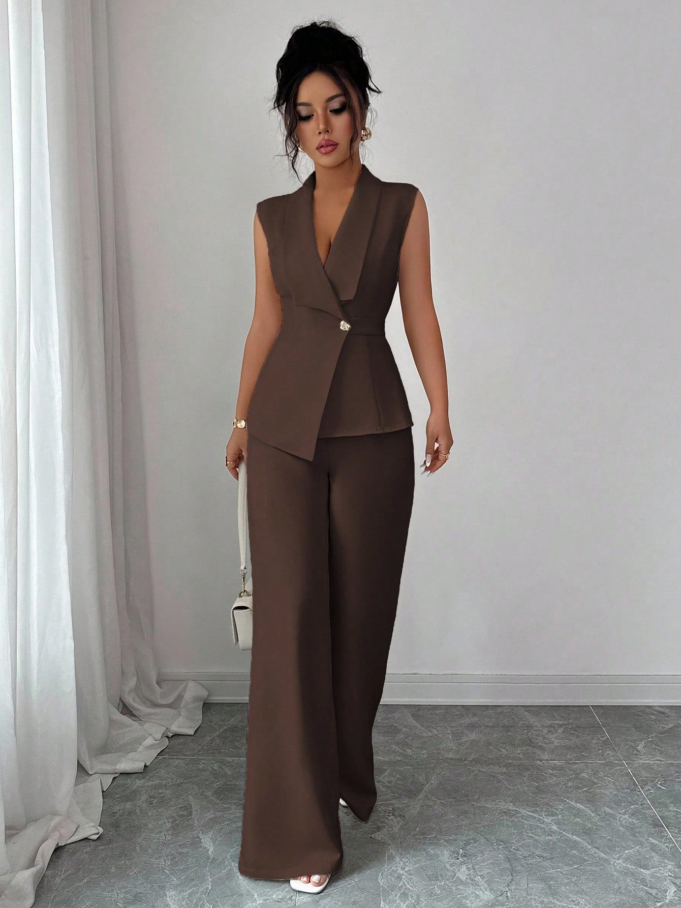 Conjunto Feminino de Alfaiataria Colete e Calça 