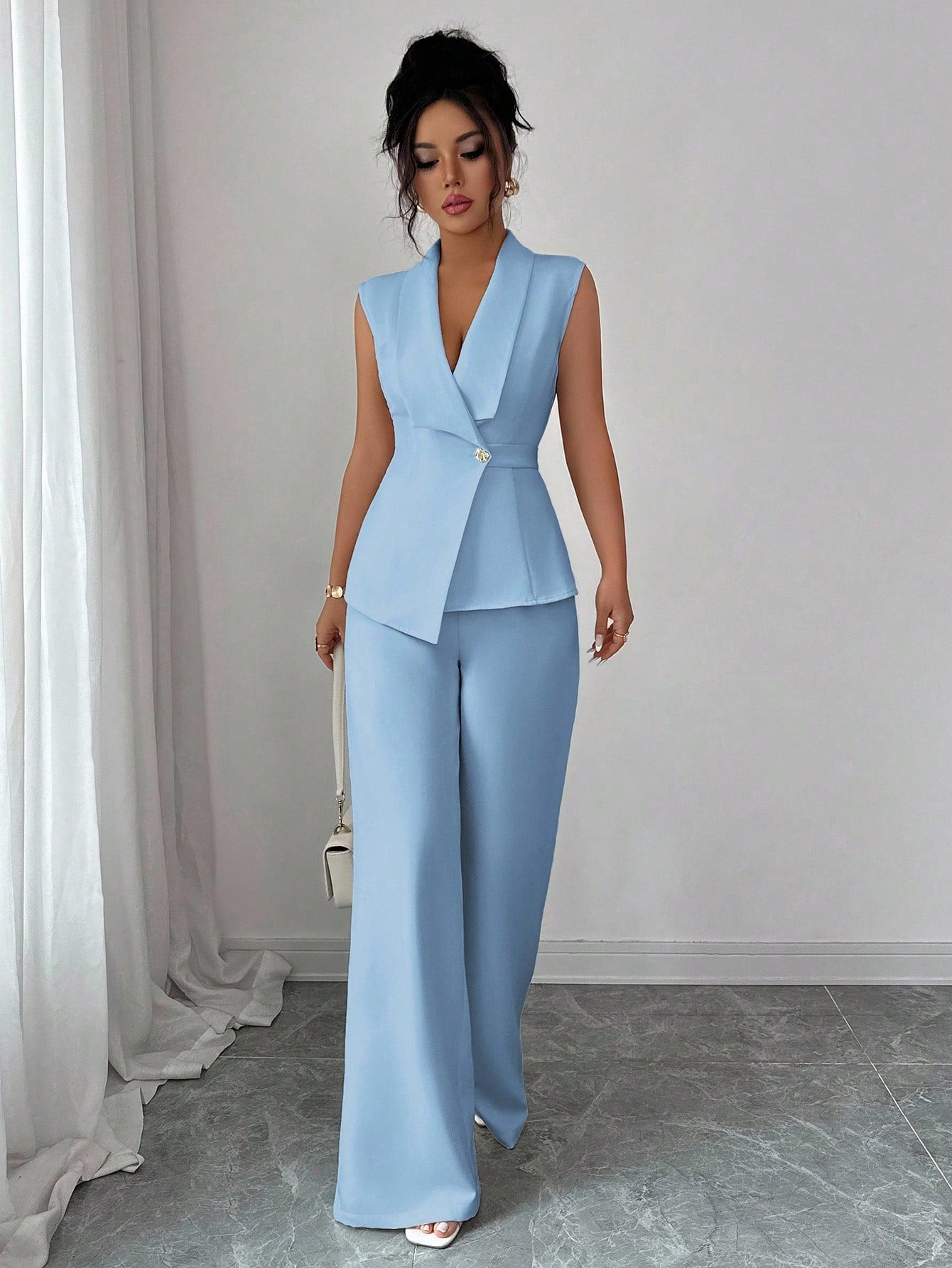 Conjunto Feminino de Alfaiataria Colete e Calça 