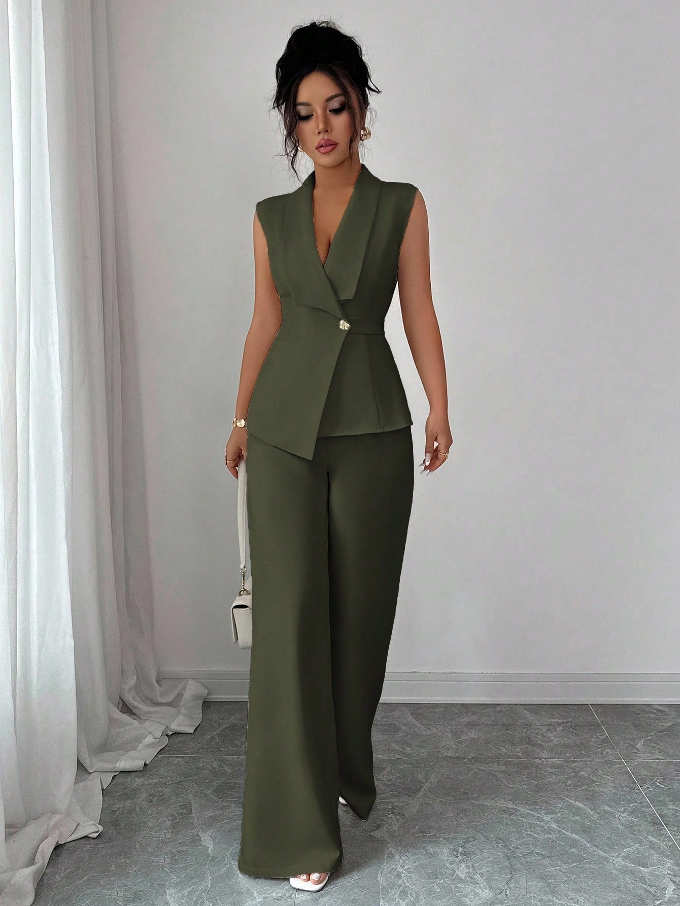 Conjunto Feminino de Alfaiataria Colete e Calça 