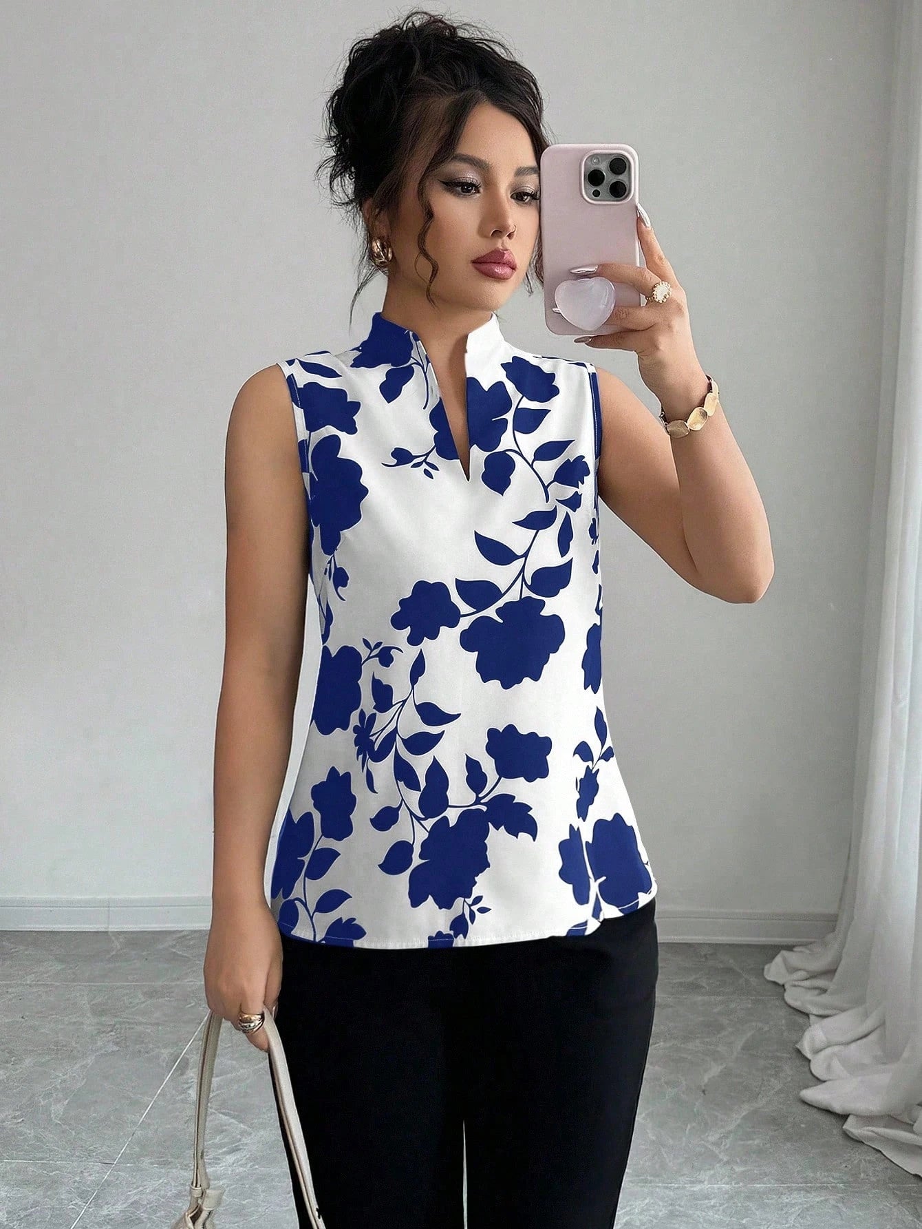 Regata Social Feminina Elegante com Flores