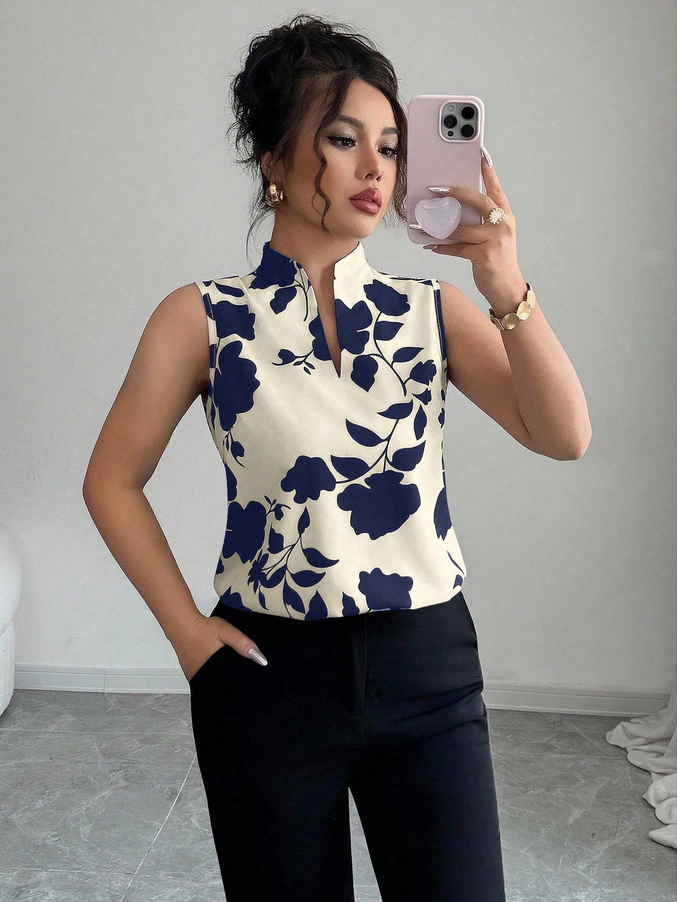 Regata Social Feminina Elegante com Flores