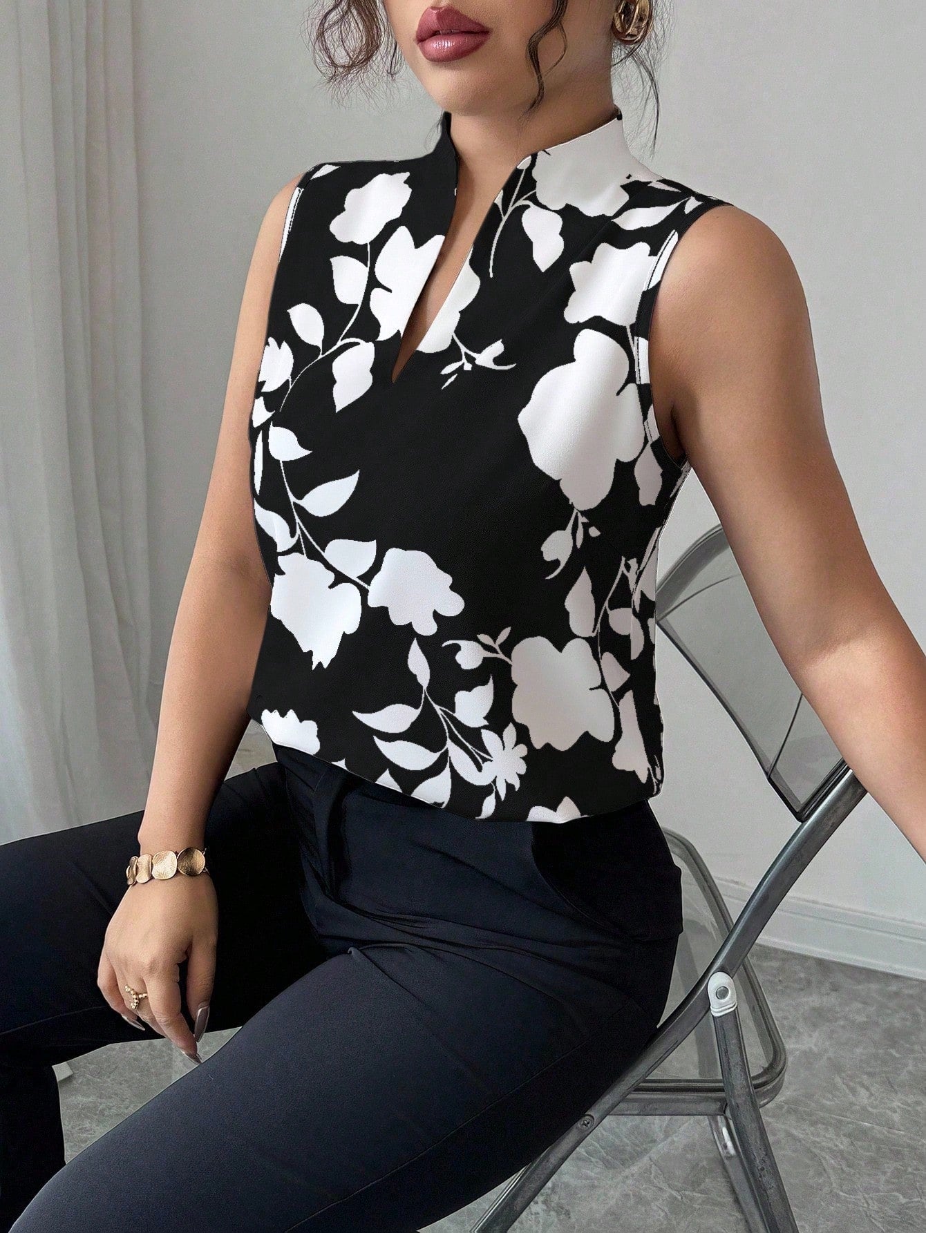 Regata Social Feminina Elegante com Flores