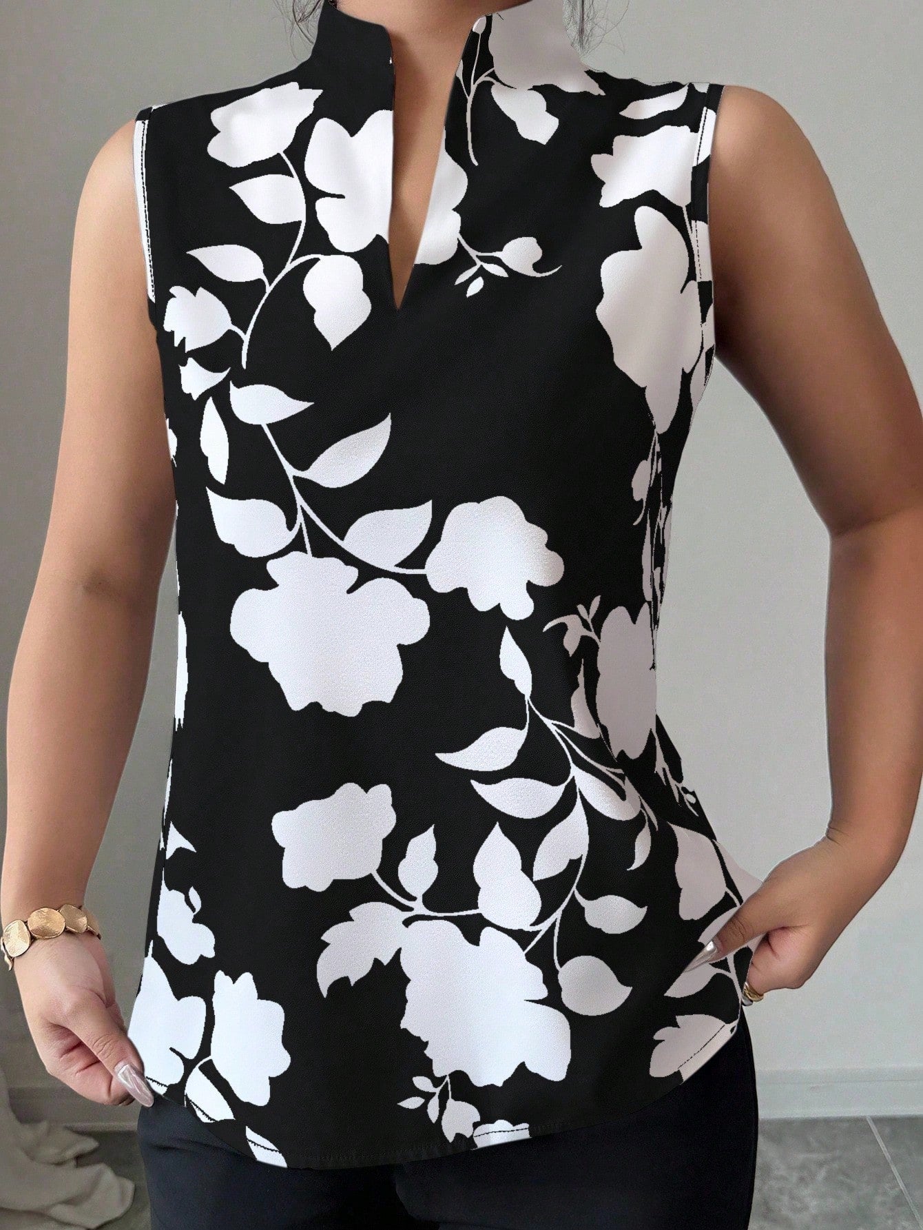 Regata Social Feminina Elegante com Flores