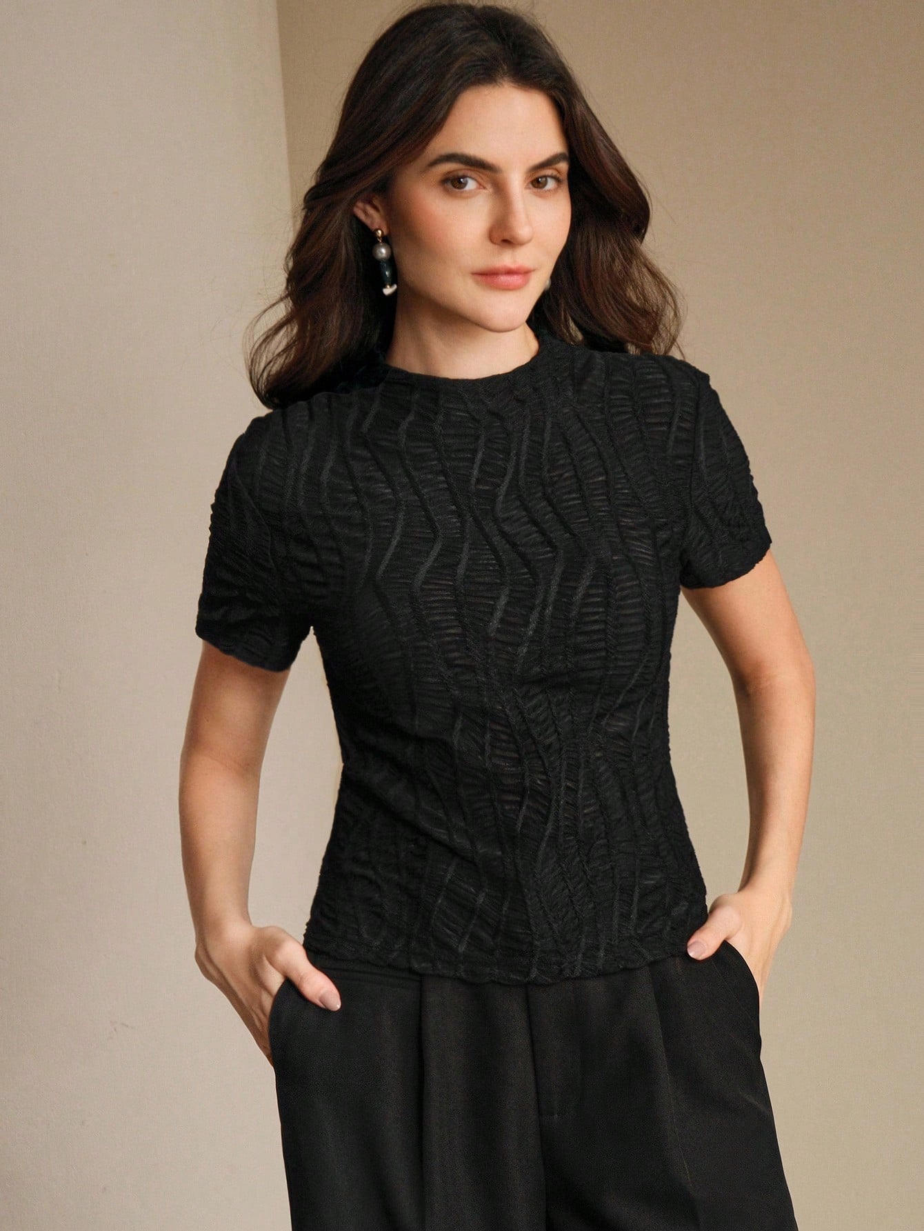 Blusa Feminina Elegante Manga Curta Texturizada Decote Fechado