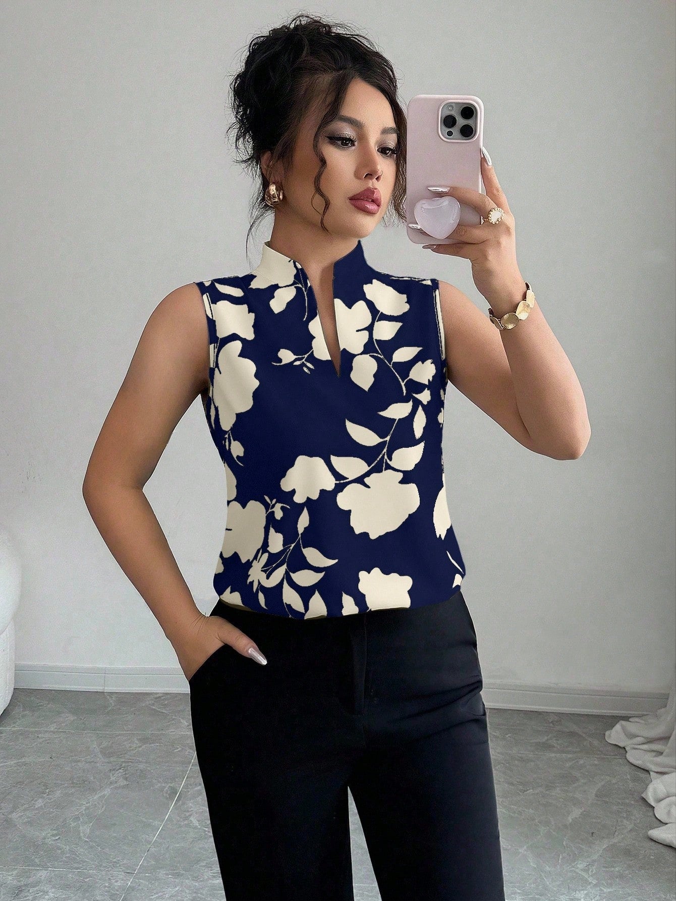 Regata Social Feminina Elegante com Flores