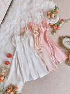 Kit com Três Camisola de Cetim Feminina Sexy Bordada em Renda