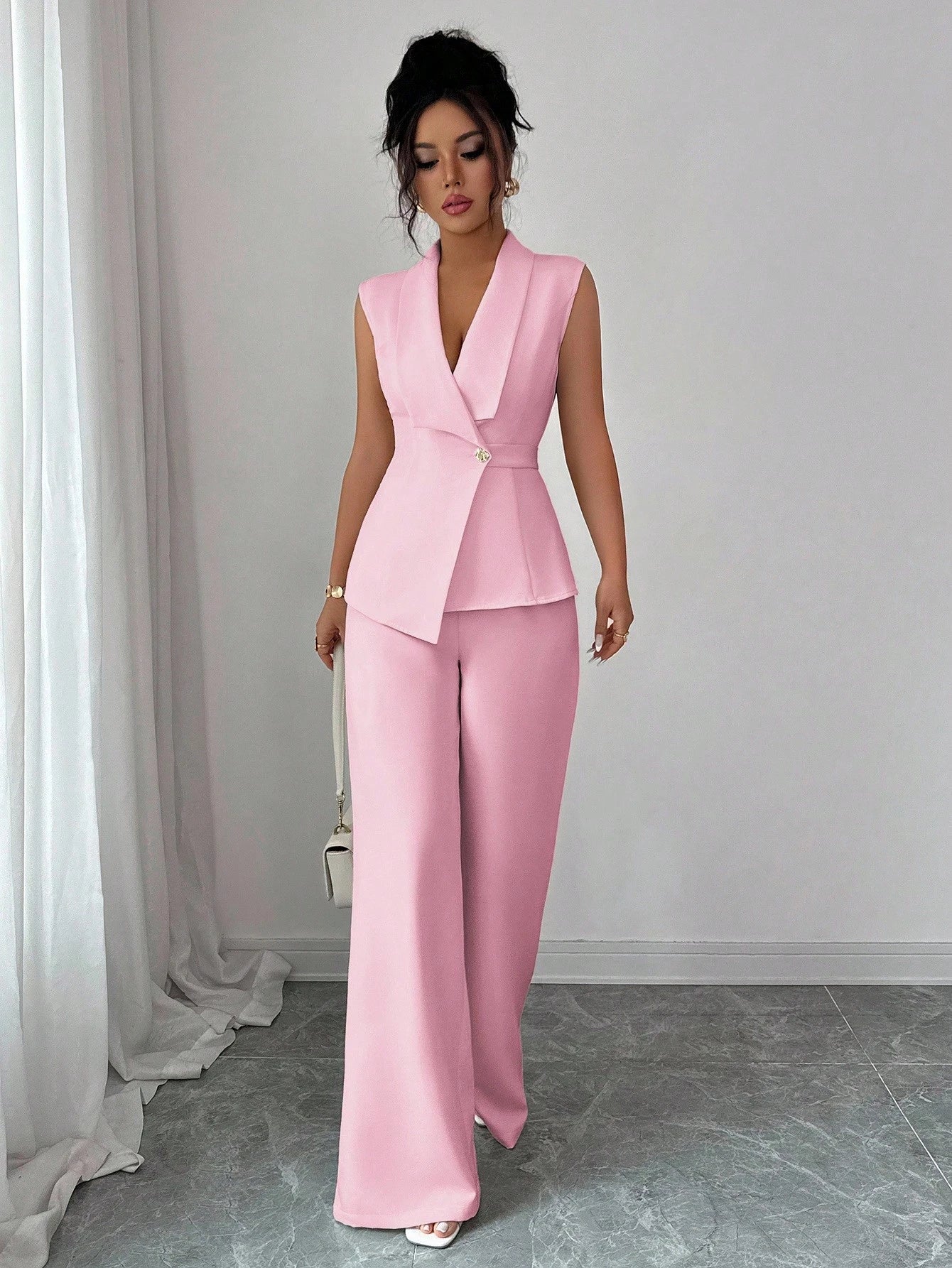 Conjunto Feminino de Alfaiataria Colete e Calça 