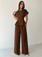 Conjunto Feminino Elegante com Blusa Acinturada e Calça Pantalona