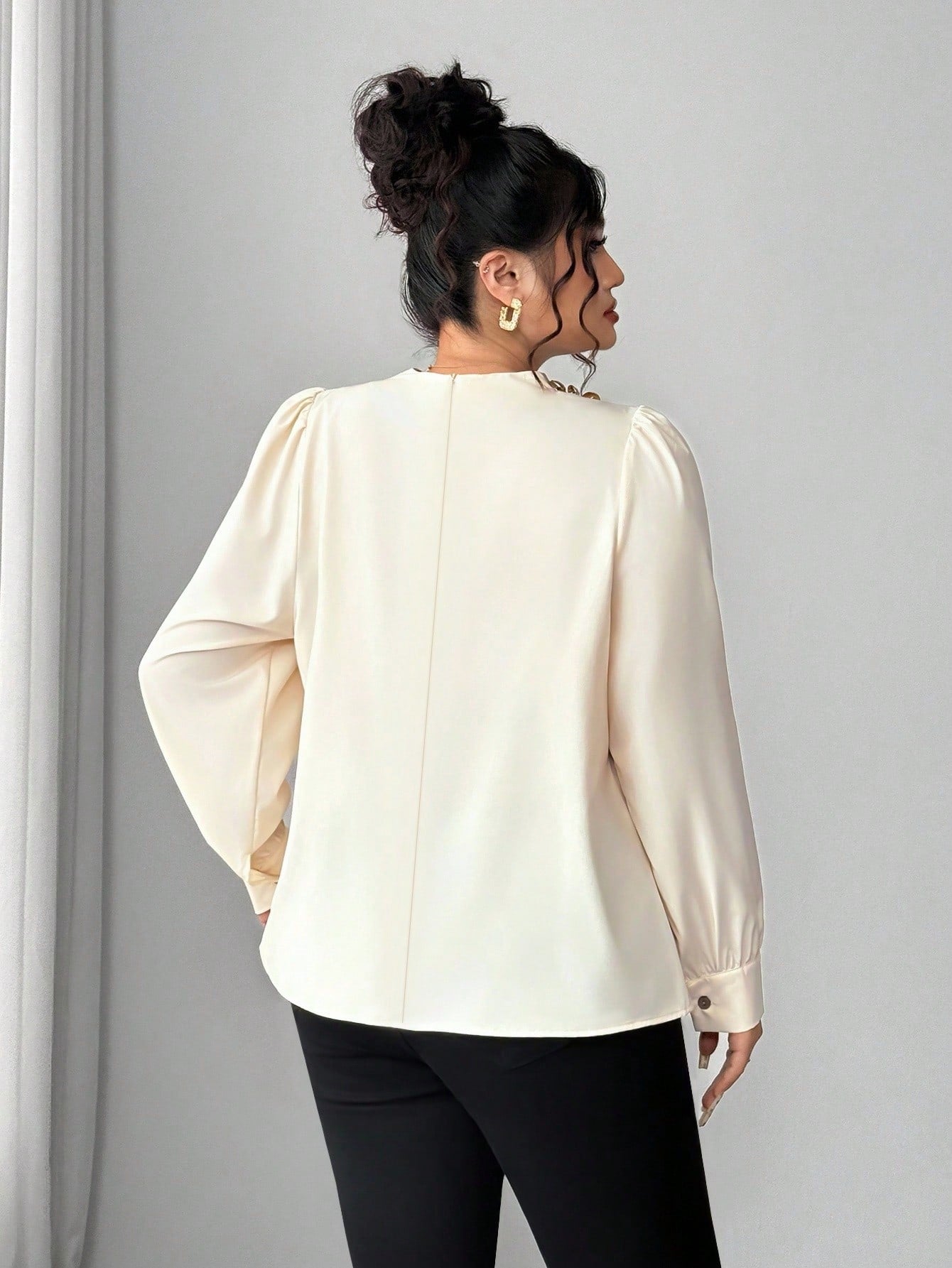 Camisa Manga Longa Feminina Plus Size com Colarinho Plissado Elegante 