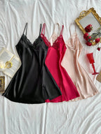 Kit com Três Camisolas Femininas de Cetim Sexy Bordada em Renda