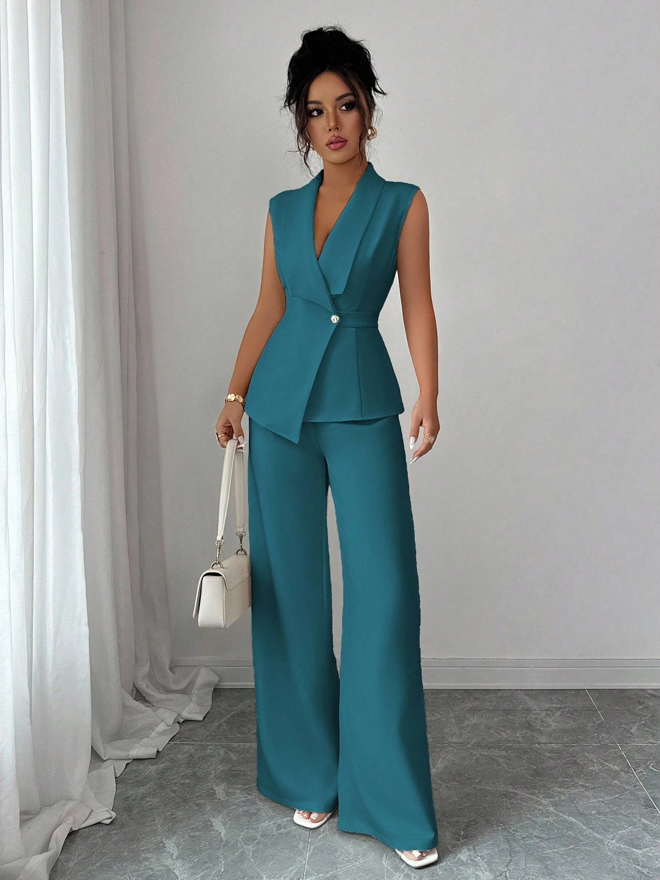 Conjunto Feminino de Alfaiataria Colete e Calça 