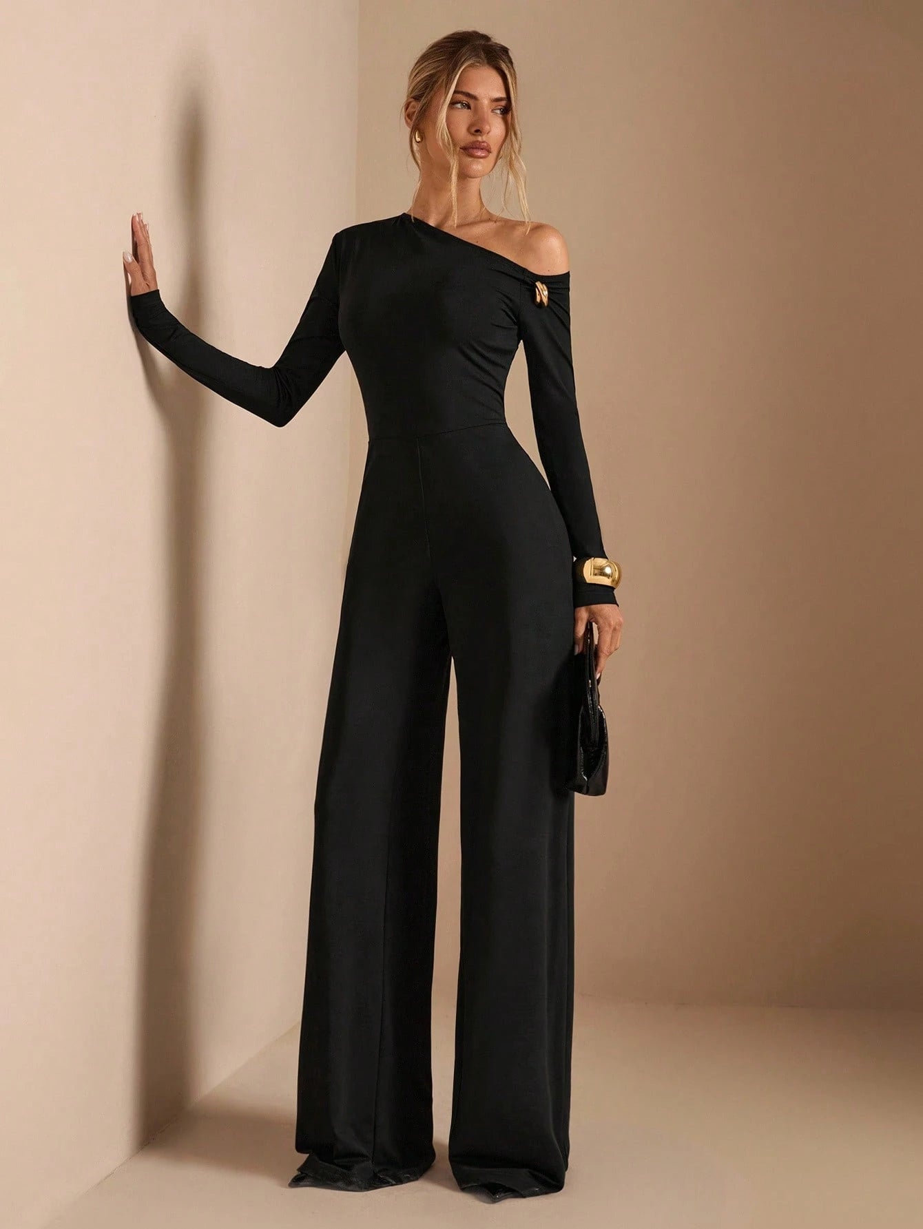 Macacão Feminino Manga Longa Elegante com Ombro Assimétrico