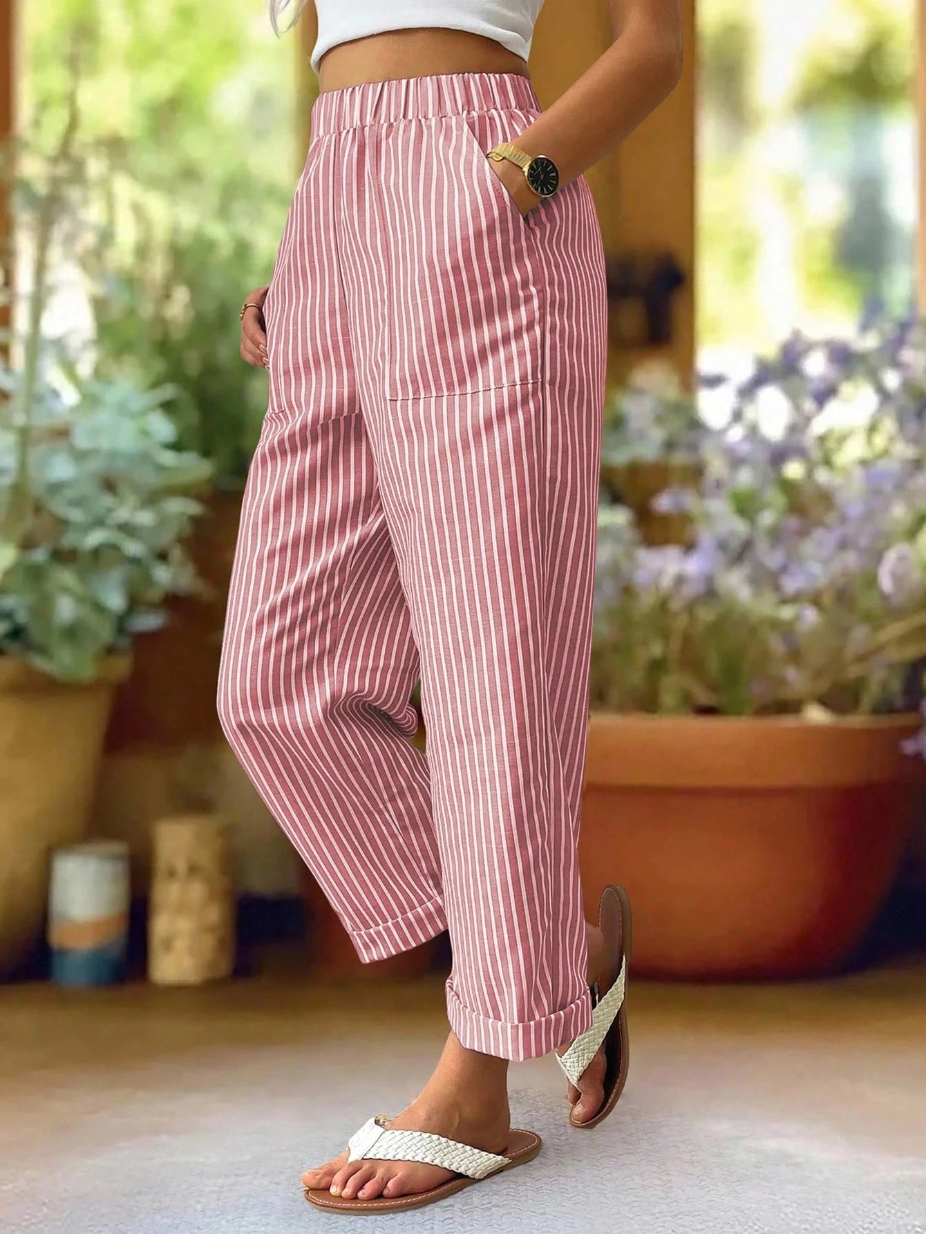 Calça Reta Feminina Listrada com Elástico na Cintura