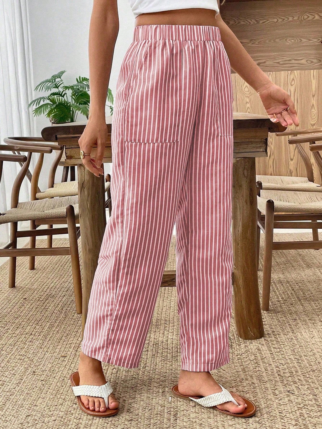 Calça Reta Feminina Listrada com Elástico na Cintura