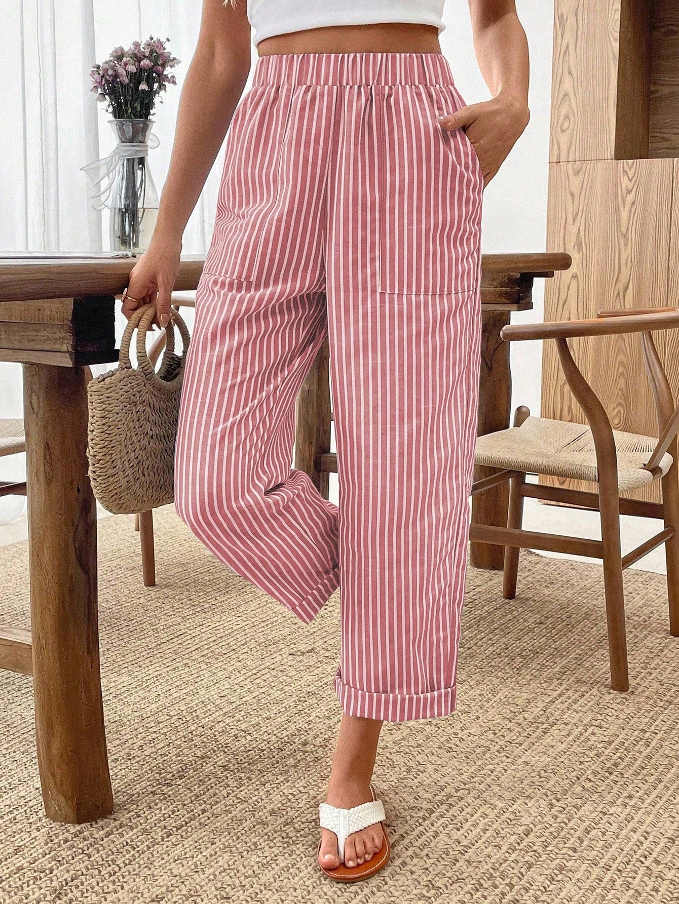 Calça Reta Feminina Listrada com Elástico na Cintura