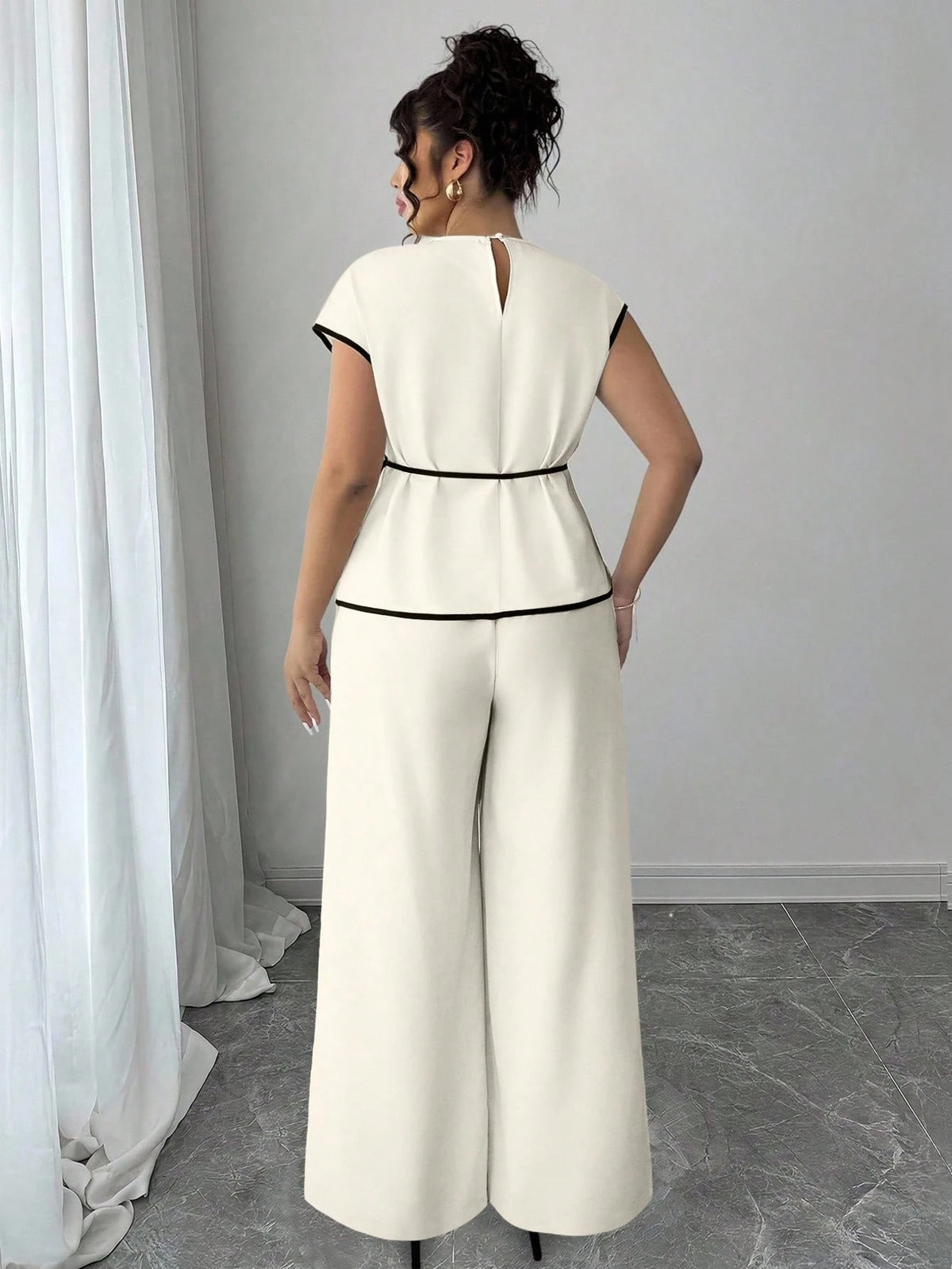 Conjunto Plus Size Alfataria Blusa Assimétrica e Calça Pantalona Acinturado