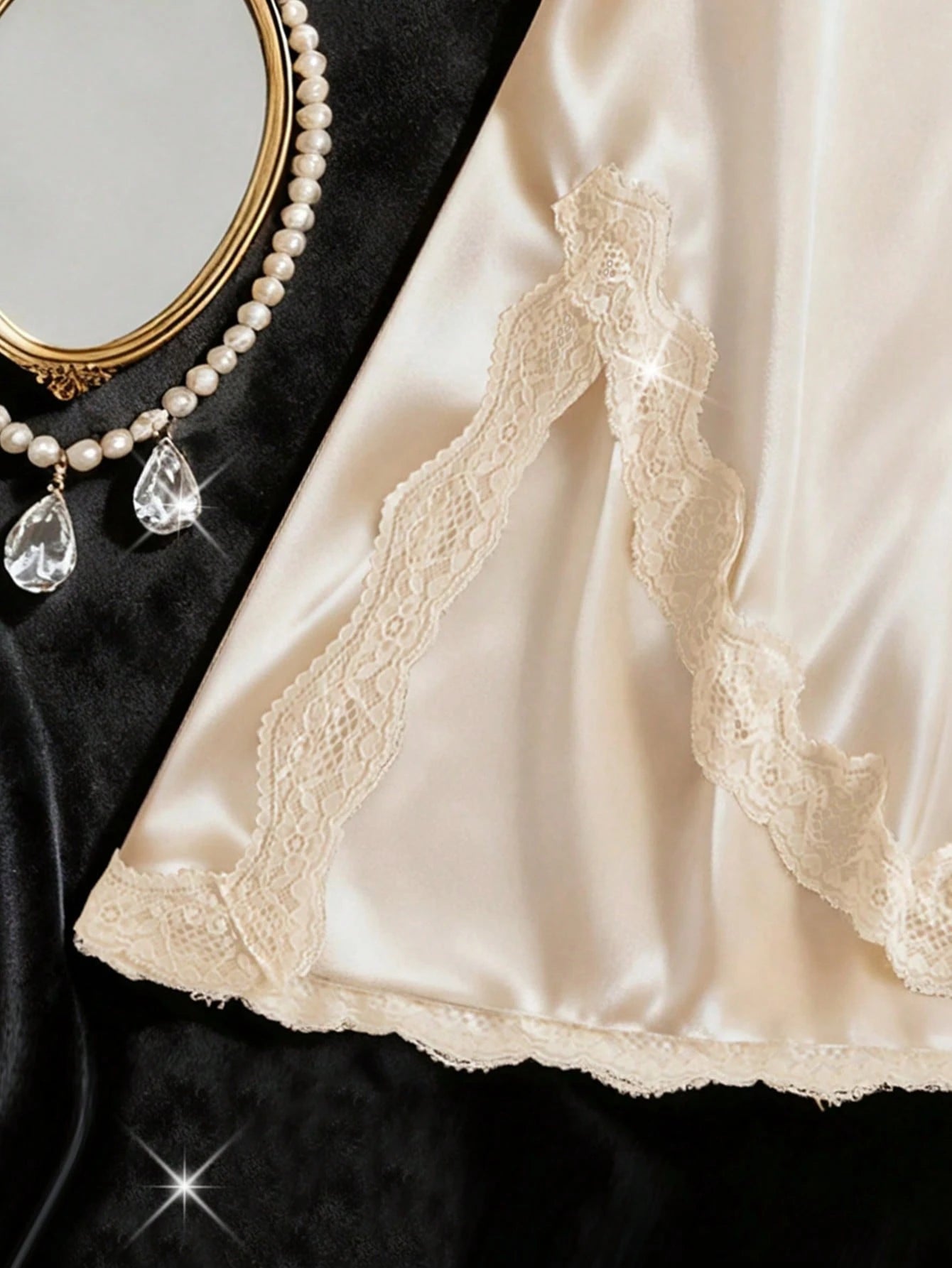 Camisola Feminina Acetinada com Renda Sensual