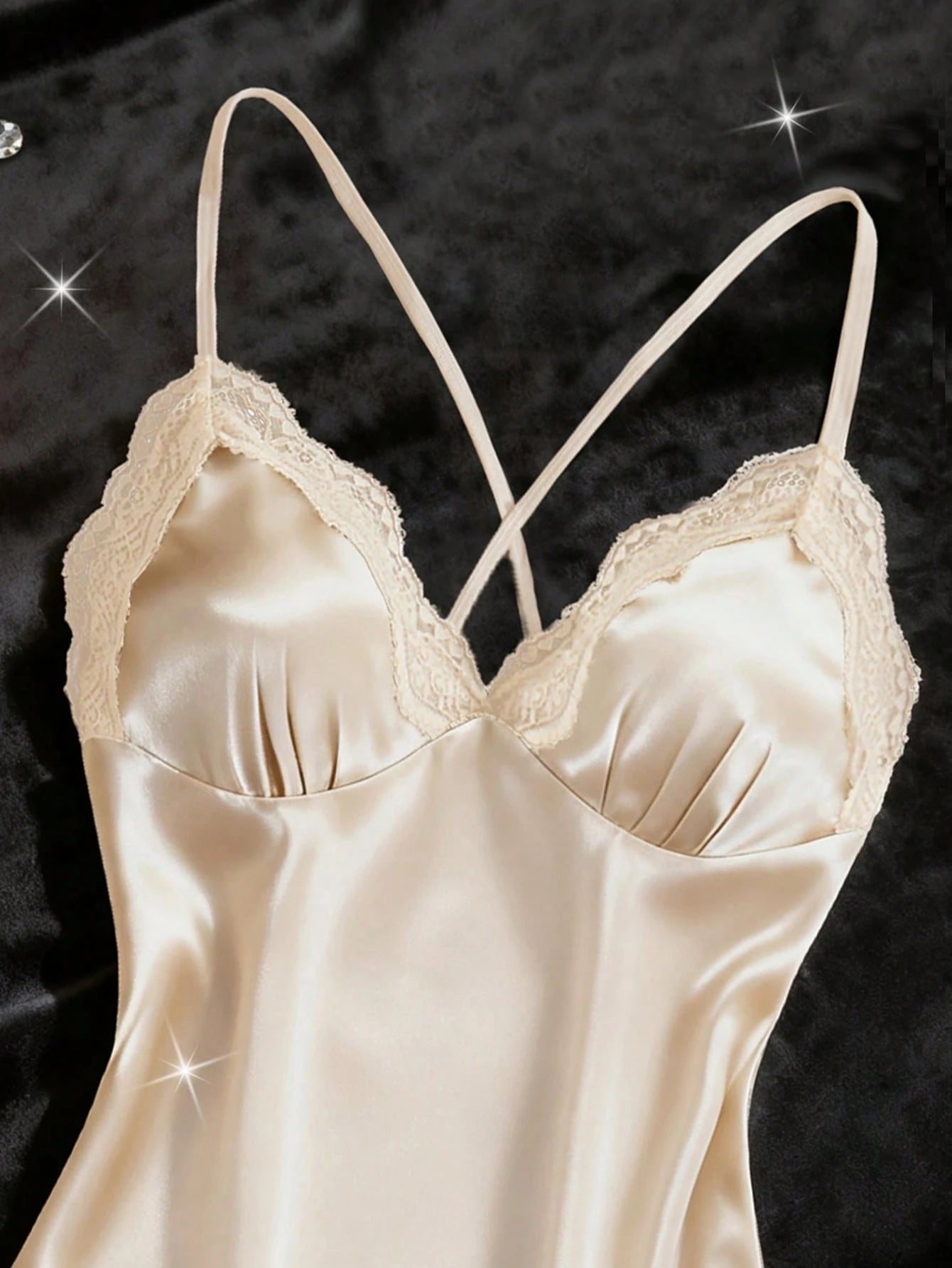 Camisola Feminina Acetinada com Renda Sensual