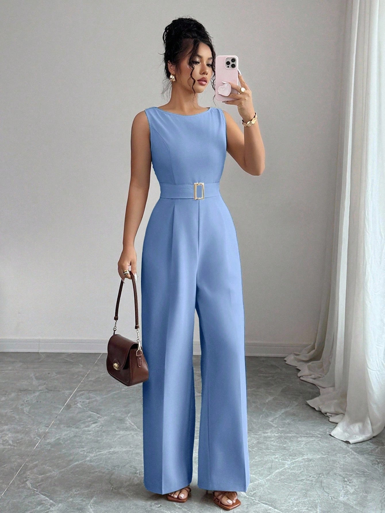 Macacão Feminino com Cinto Elegante Sem Mangas
