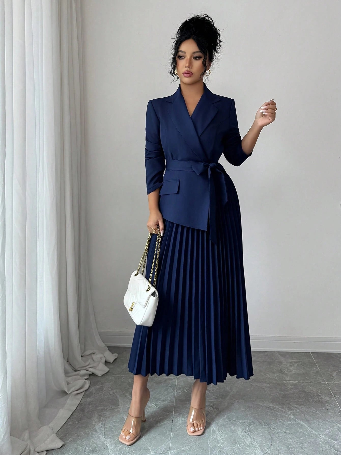 Vestido Midi Alfaiataria com Manga Longa e Saia Plissada
