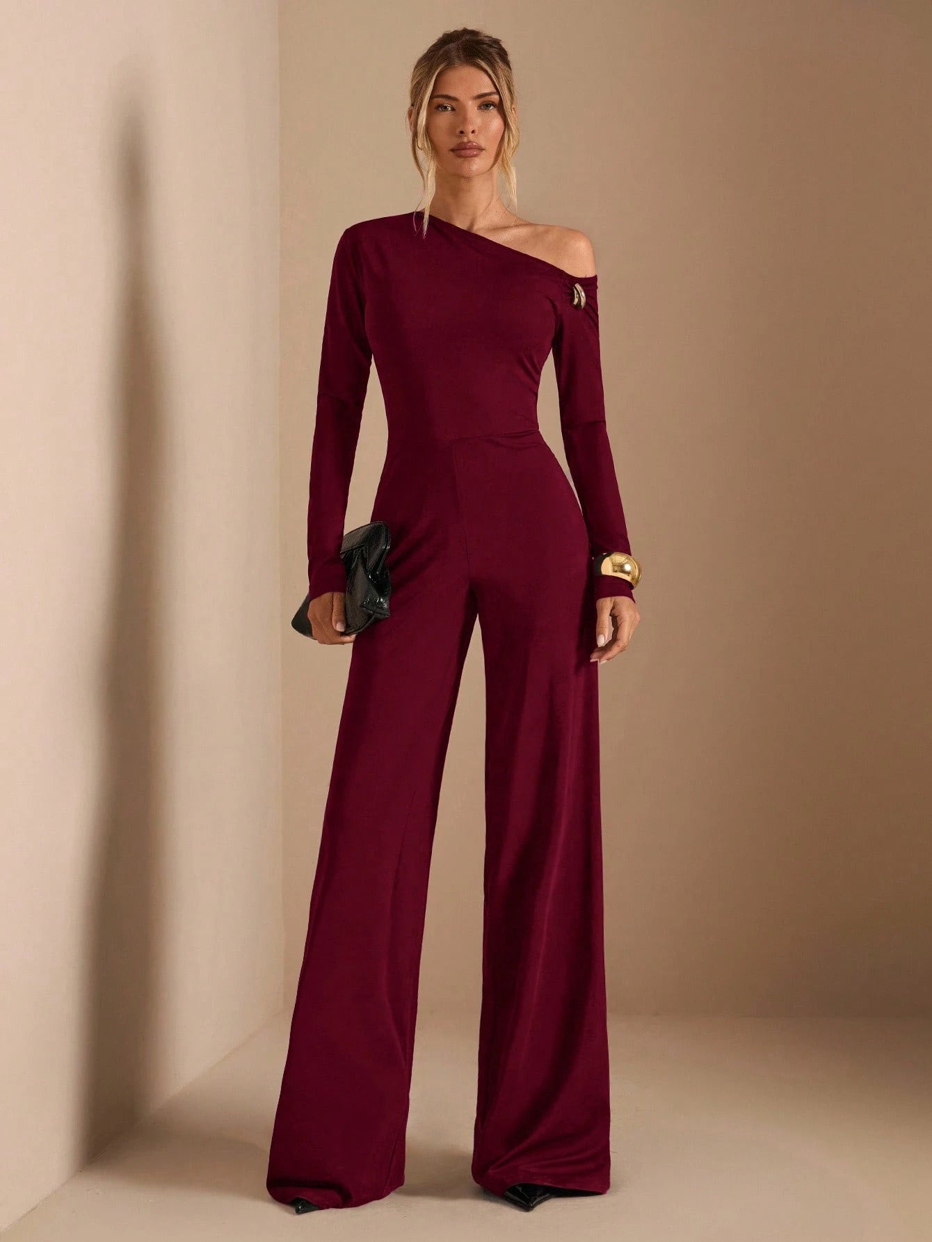 Macacão Feminino Manga Longa Elegante com Ombro Assimétrico