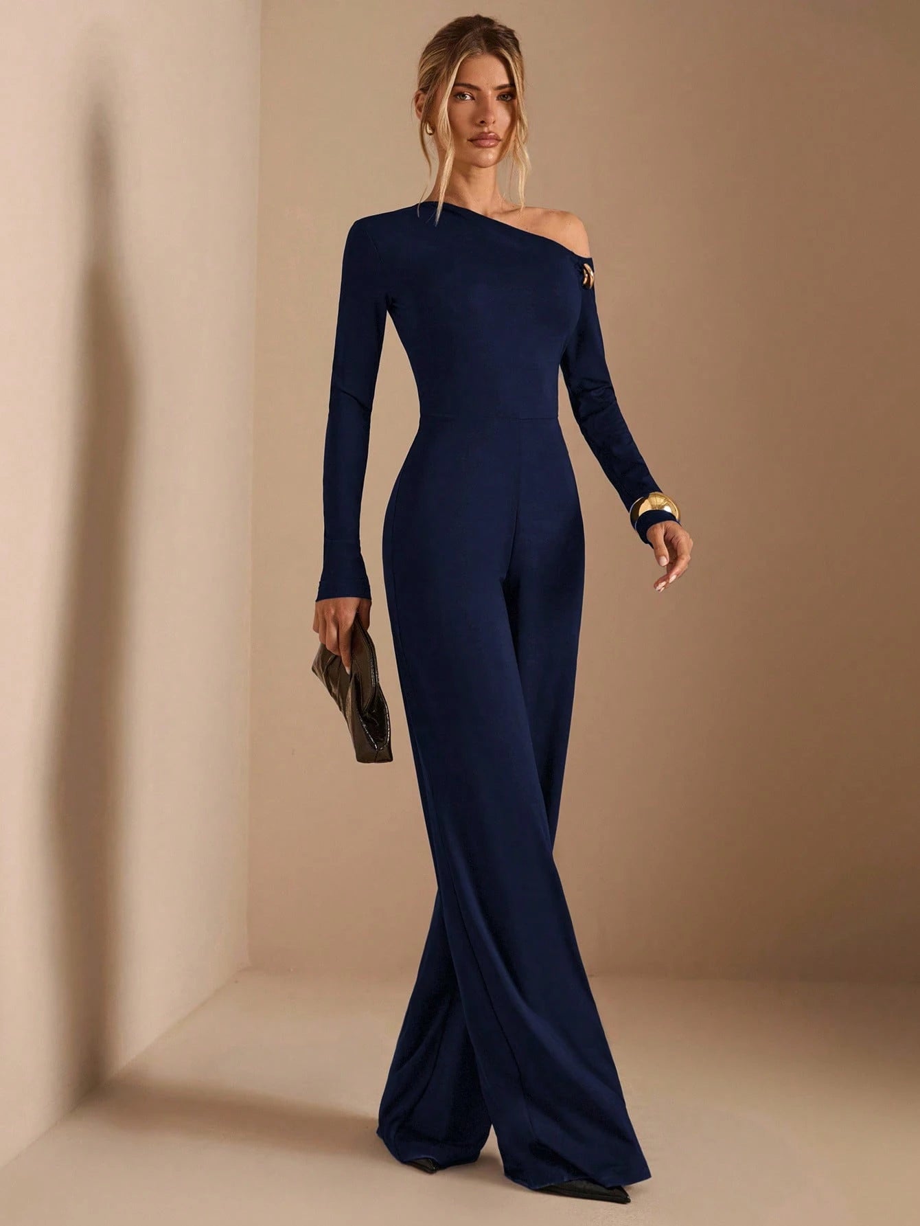 Macacão Feminino Manga Longa Elegante com Ombro Assimétrico