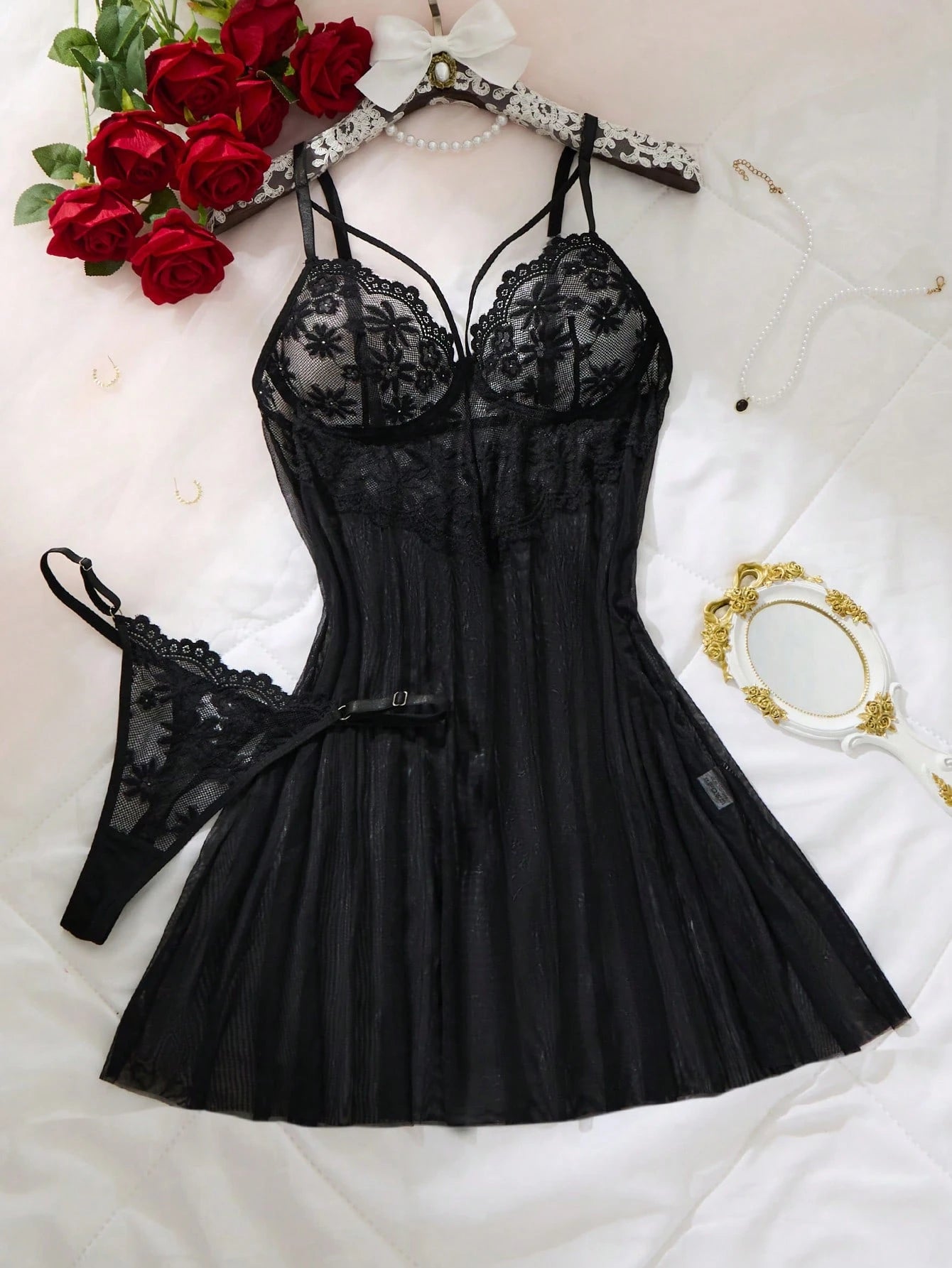 Camisola Feminina Sensual com Renda e Calcinha Combinando