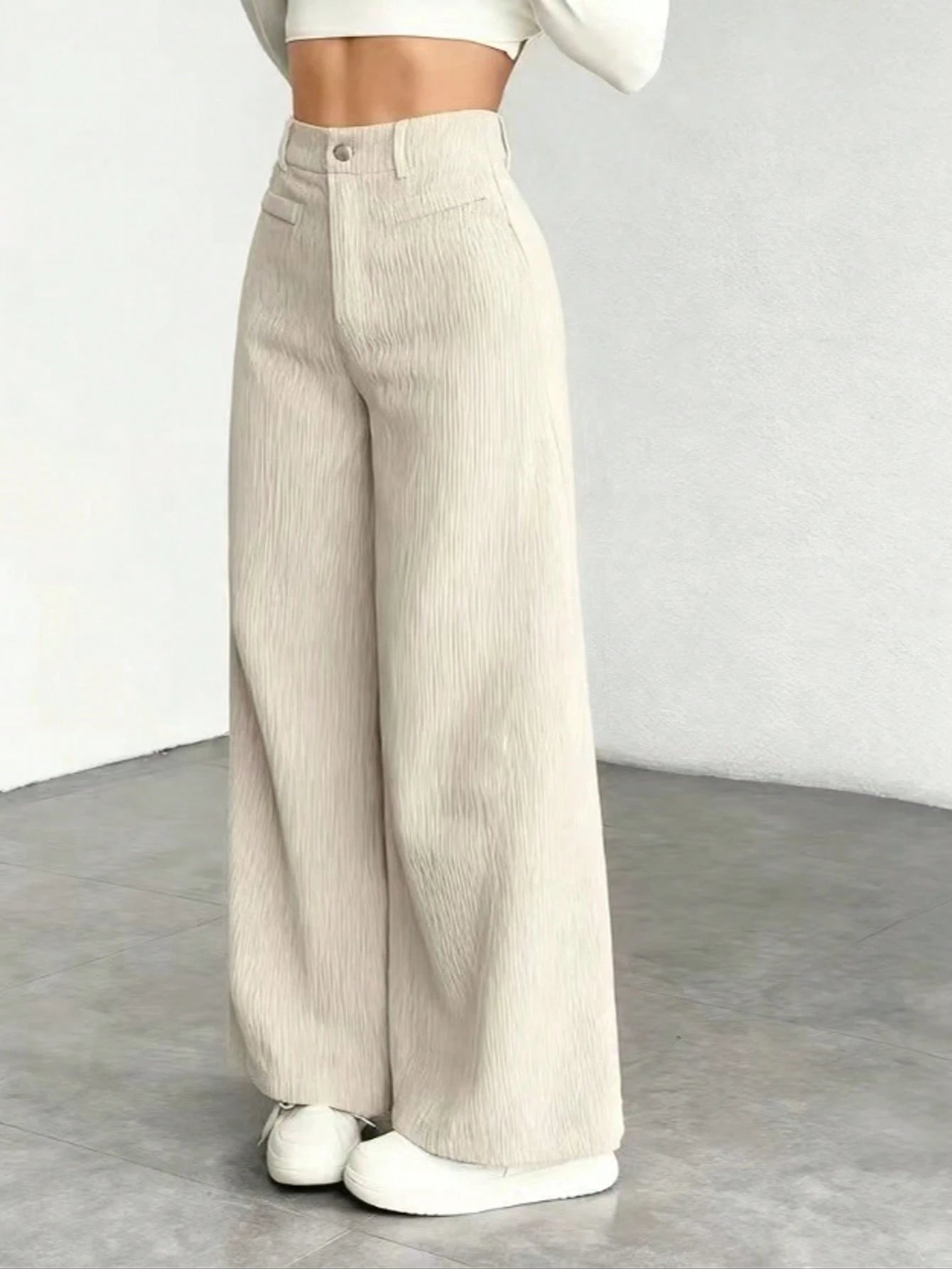 Calça de Veludo Wide Leg Feminina com Botão