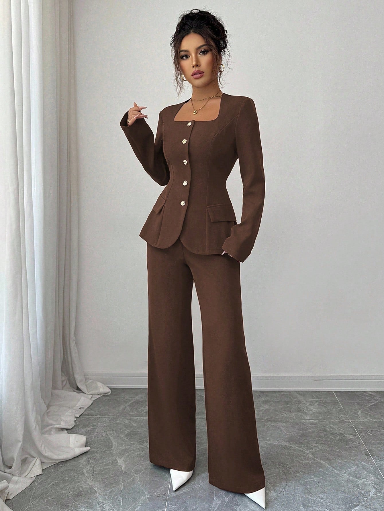 Conjunto Feminino Alfaiataria com Blazer Acinturado e Calça Pantalona