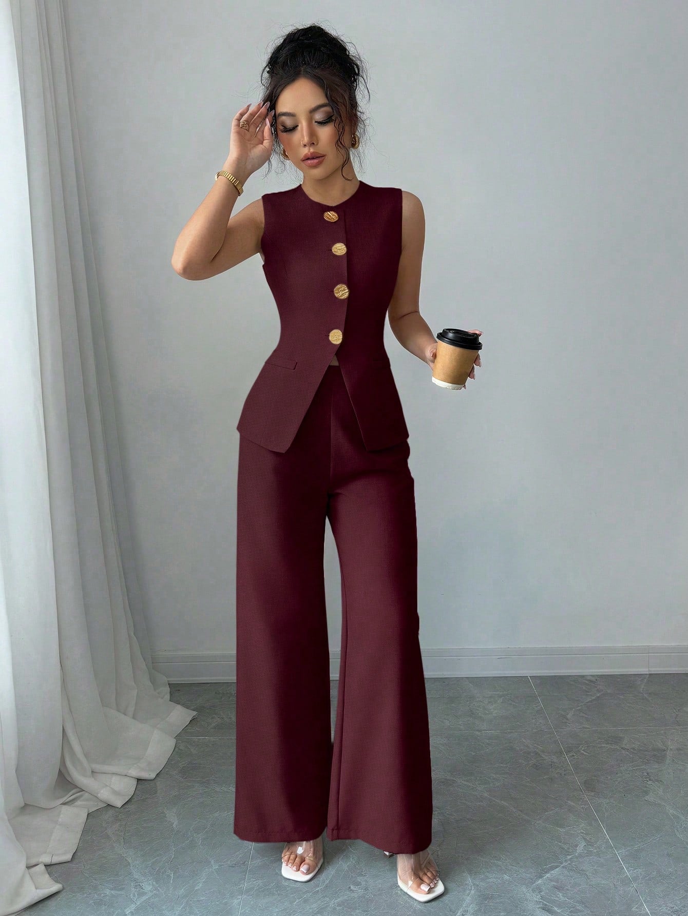 Conjunto Feminino Alfaiataria com Colete Alongado e Calça Pantalona