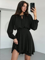 Vestido Curto Acinturado com Manga Longa