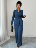 Conjunto Feminino Alfaiataria com Blazer Acinturado e Calça Pantalona