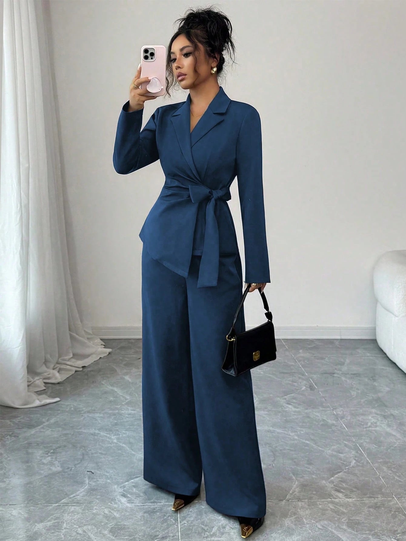 Conjunto Feminino Alfaiataria com Blazer Acinturado e Calça Pantalona