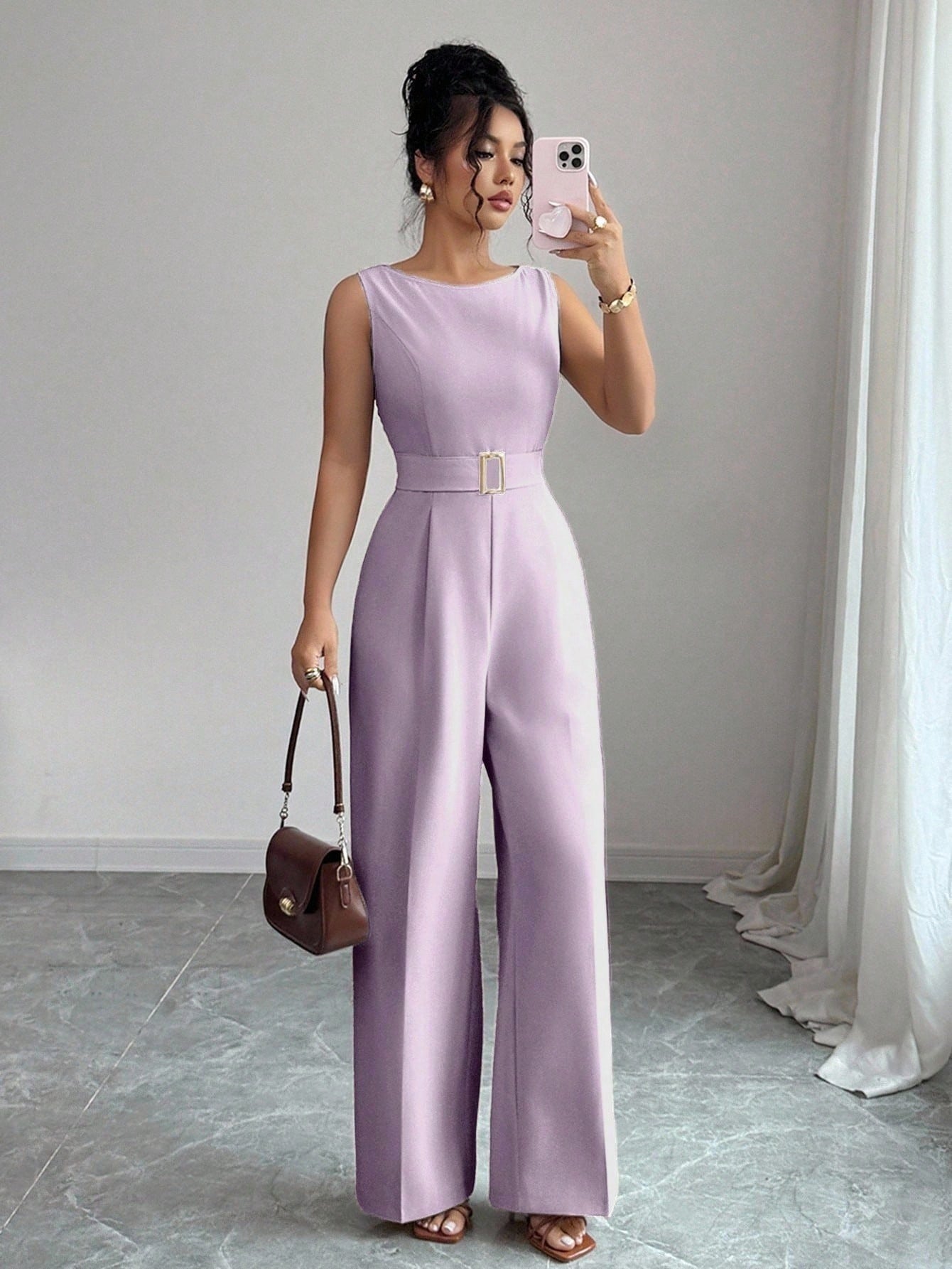 Macacão Feminino com Cinto Elegante Sem Mangas