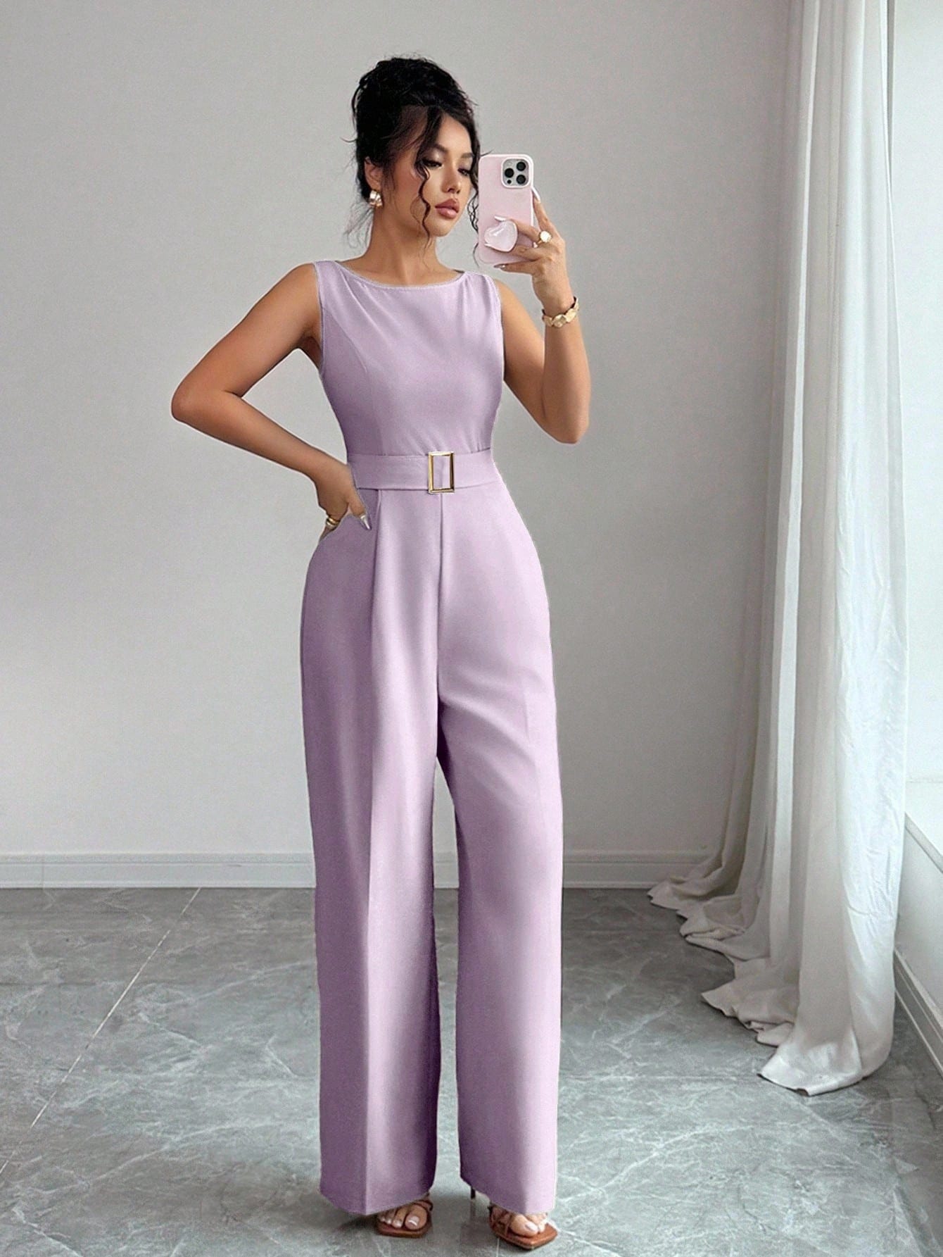 Macacão Feminino com Cinto Elegante Sem Mangas
