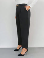 Calça Plus Size Reta Social com Detalhe