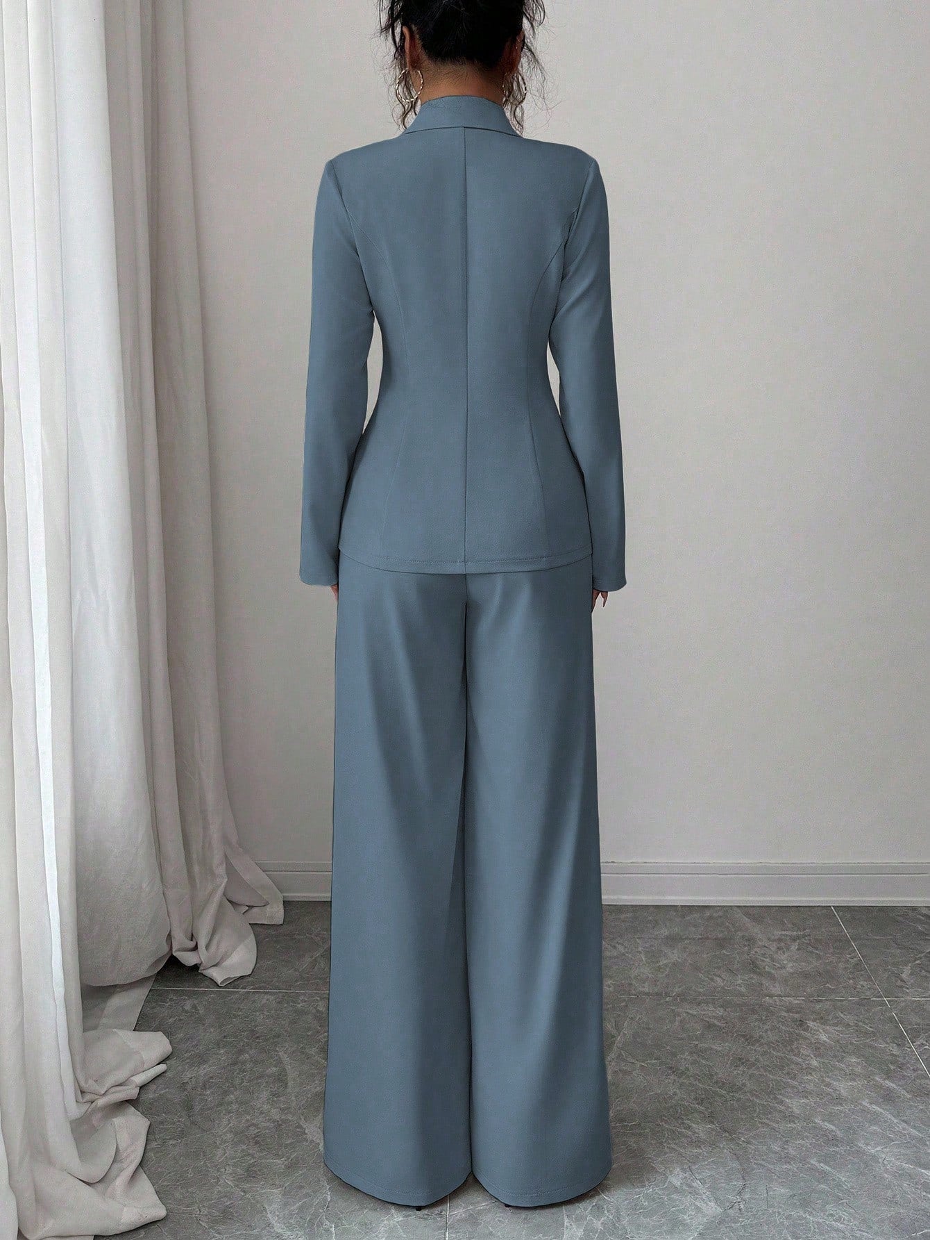 Conjunto Feminino Executivo com Blazer e Calça Pantalona