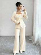 Conjunto Feminino Alfaiataria com Blazer Acinturado e Calça Pantalona