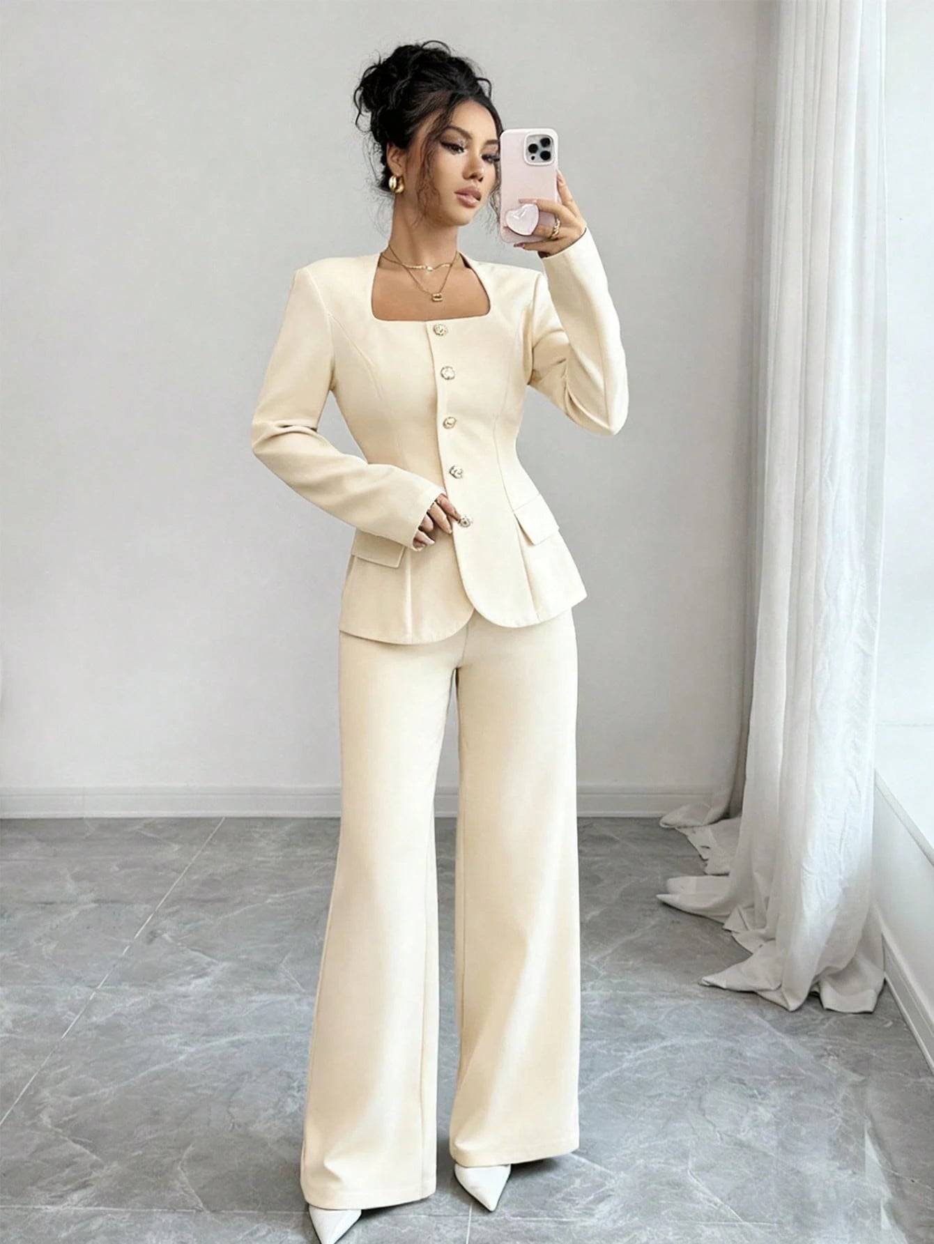 Conjunto Feminino Alfaiataria com Blazer Acinturado e Calça Pantalona