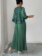 Vestido Midi Plissado com Renda Floral e Manga Ampla