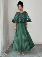 Vestido Midi Plissado com Renda Floral e Manga Ampla