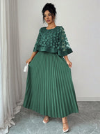 Vestido Midi Plissado com Renda Floral e Manga Ampla