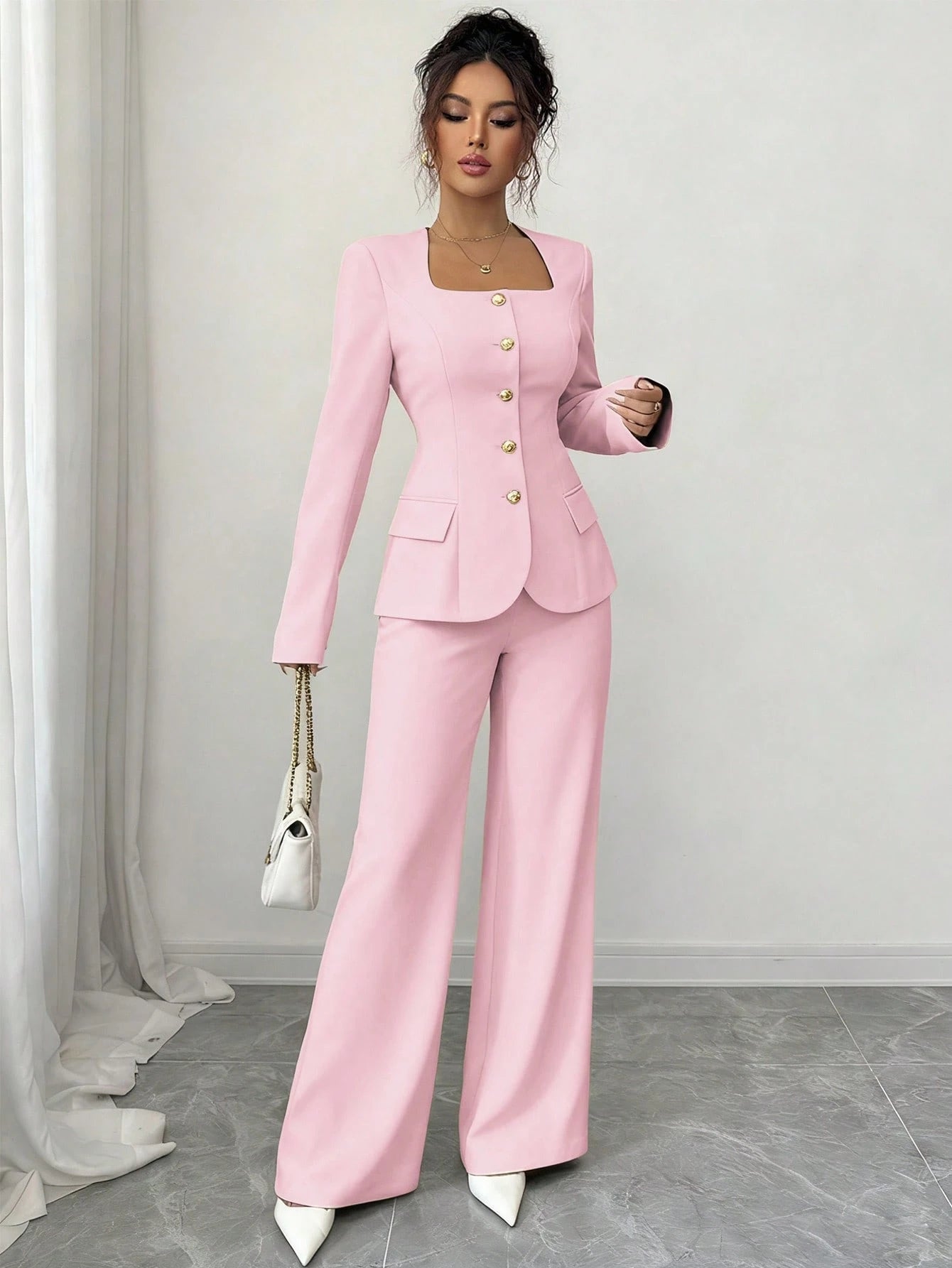 Conjunto Feminino Alfaiataria com Blazer Acinturado e Calça Pantalona