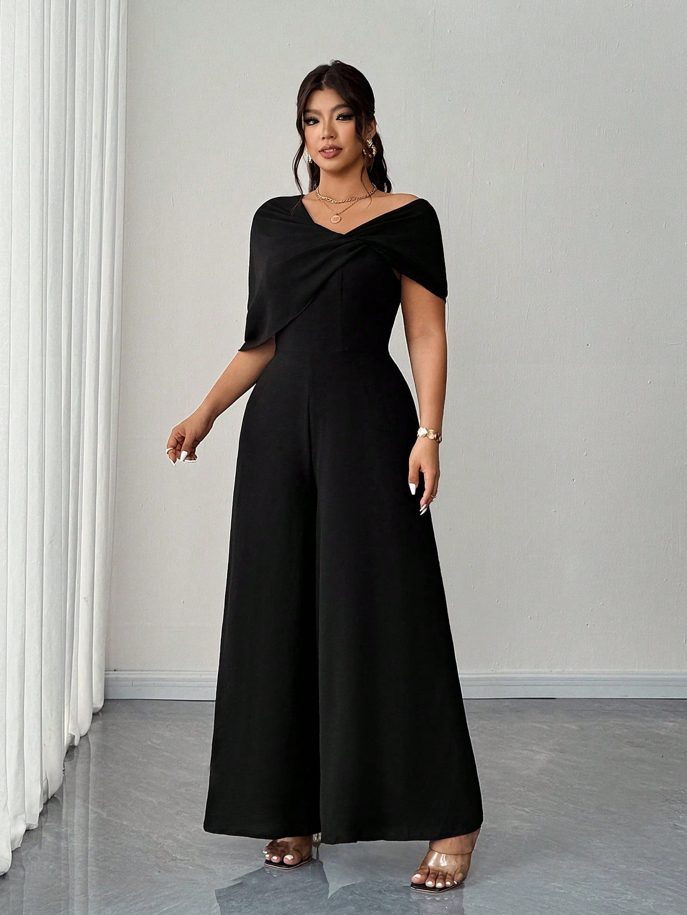 Macacão Social Plus Size Assimétrico Pantalona Manga Curta