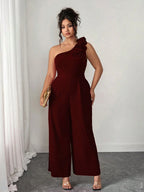Macacão Plus Size Pantalona Assimétrico com Flor no Ombro