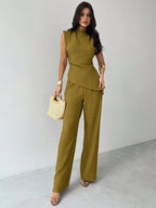 Conjunto Feminino Elegante com Blusa Assimétrica e Calça Pantalona