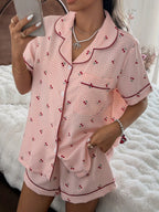 Pijama Americano Feminino Manga Curta e Short com Estampa Xadrez com Cereja